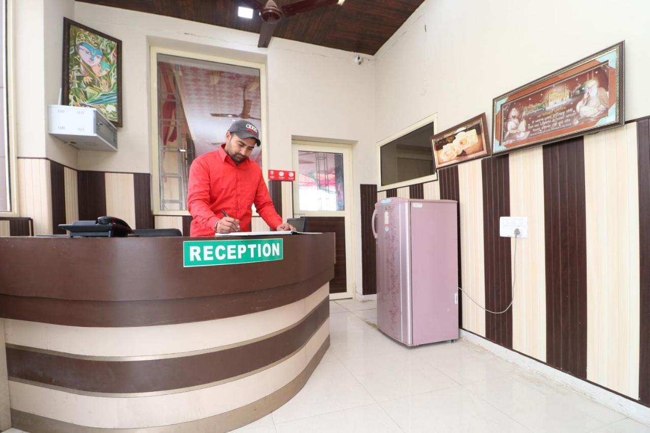 Oyo 28338 New Life Hotel Banur Екстериор снимка