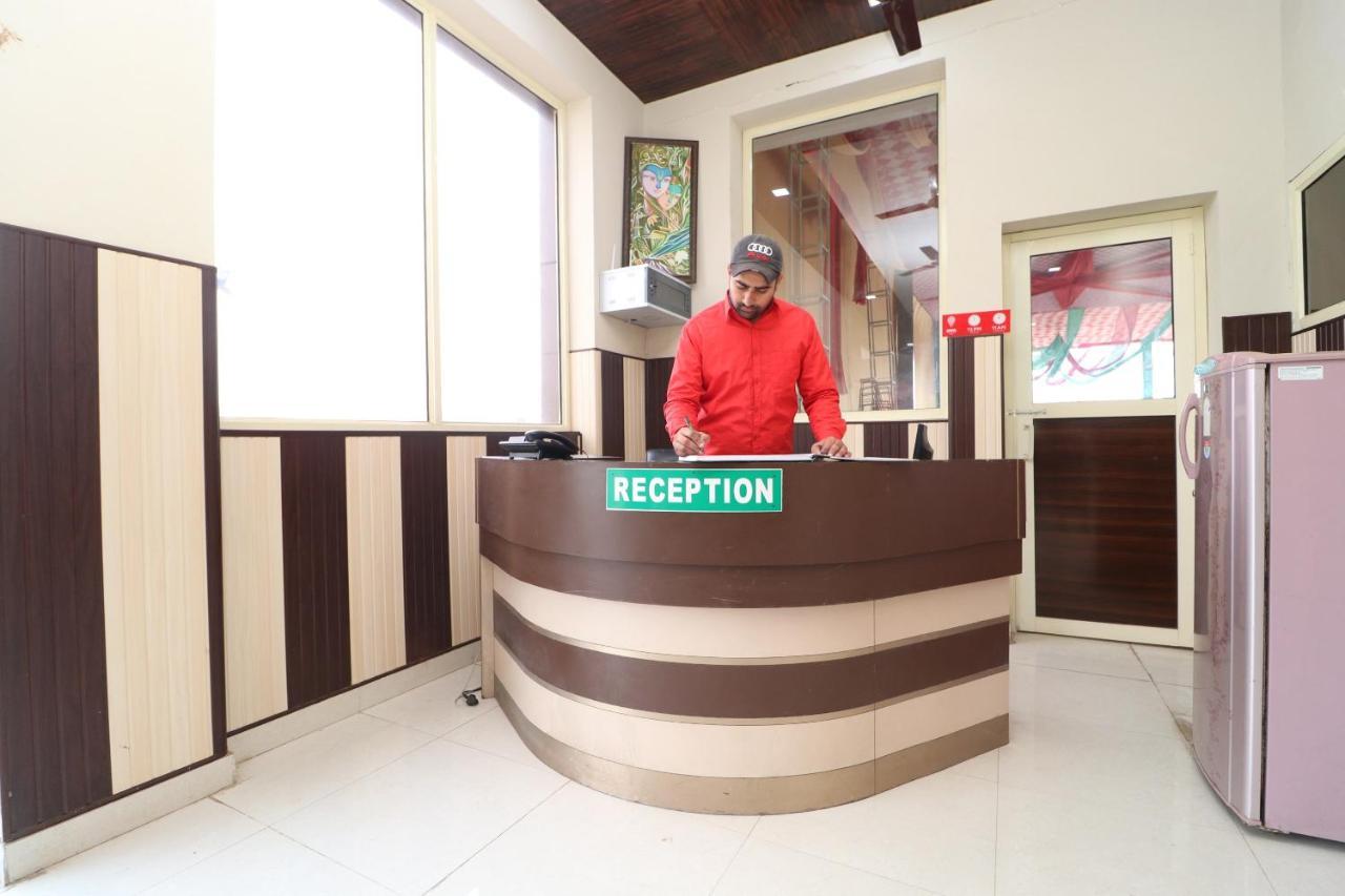 Oyo 28338 New Life Hotel Banur Екстериор снимка
